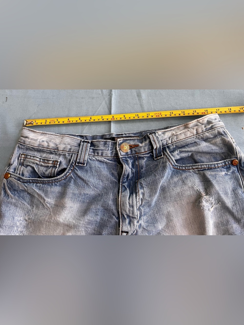 X-Ray Women Blue Denim Shorts Sz 34 Distressed Booty Embroidered Back Pocket Vtg - Picture 4 of 8